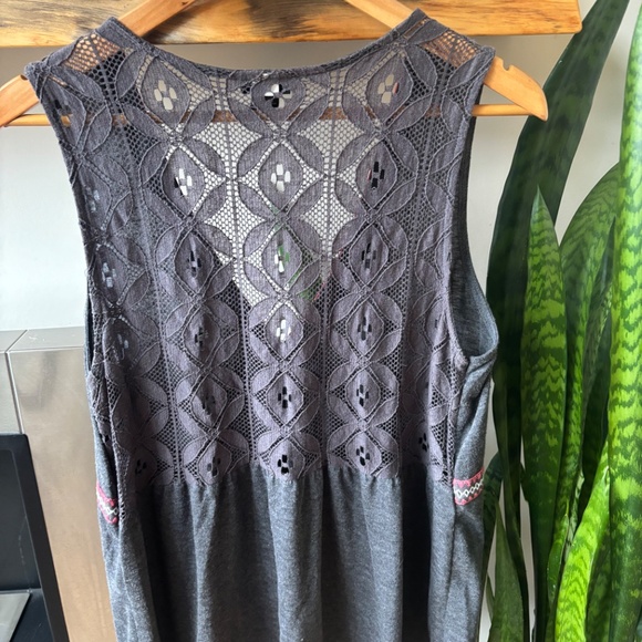 Torrid Jersey and Lace Sleeveless Top - Picture 4 of 4